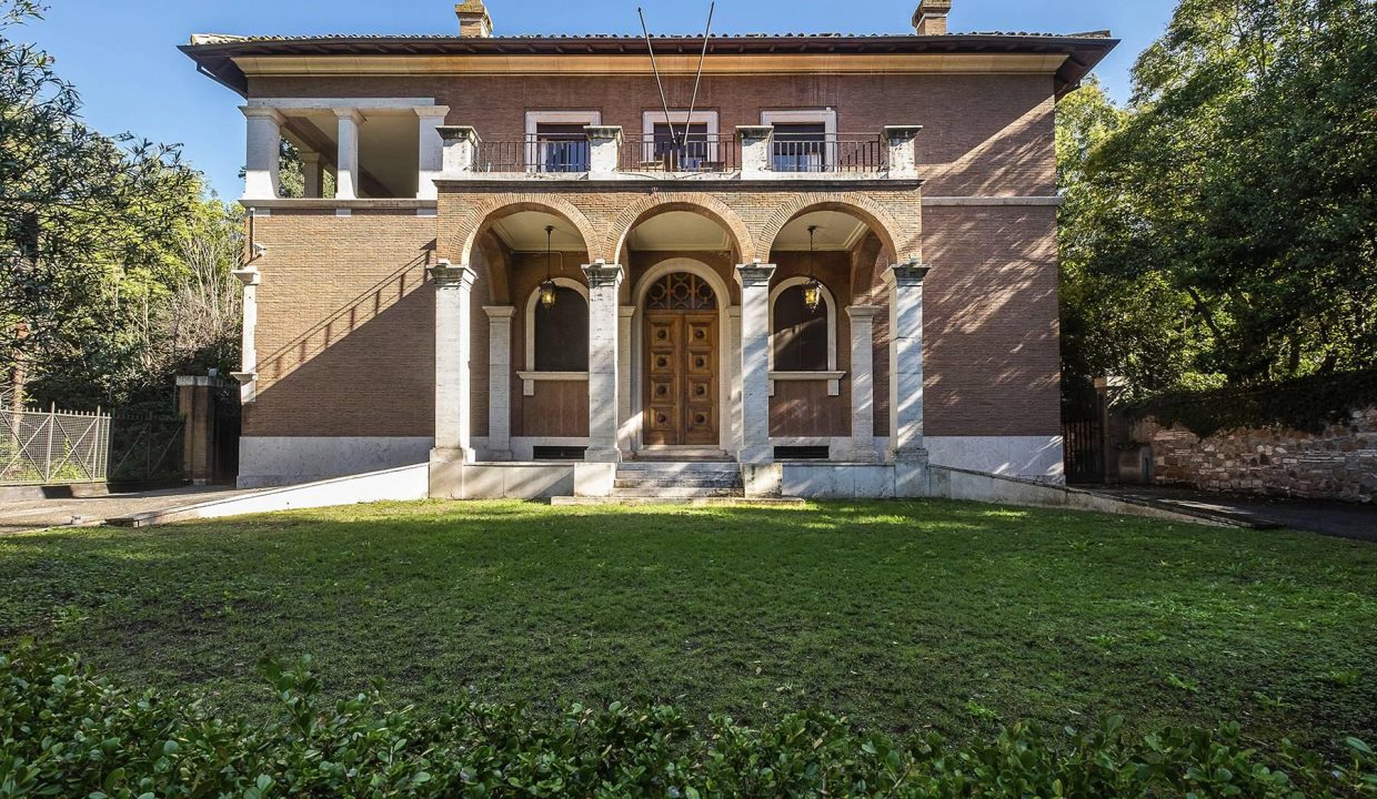 Portal Inmobiliario de Lujo en Roma, presenta lujoso chalet venta en Via Di Valle Delle Camene, propiedad exclusiva para comprar y casa de alta gama en venta en Italia.
