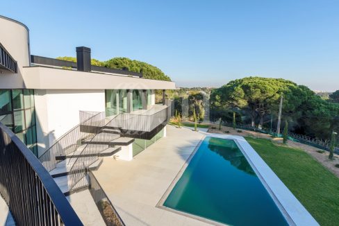 Portal Inmobiliario de Lujo en Cascais, presenta lujoso chalet venta en Lisboa, inmuebles de lujo para comprar y vivienda independiente en venta en Alcabideche.