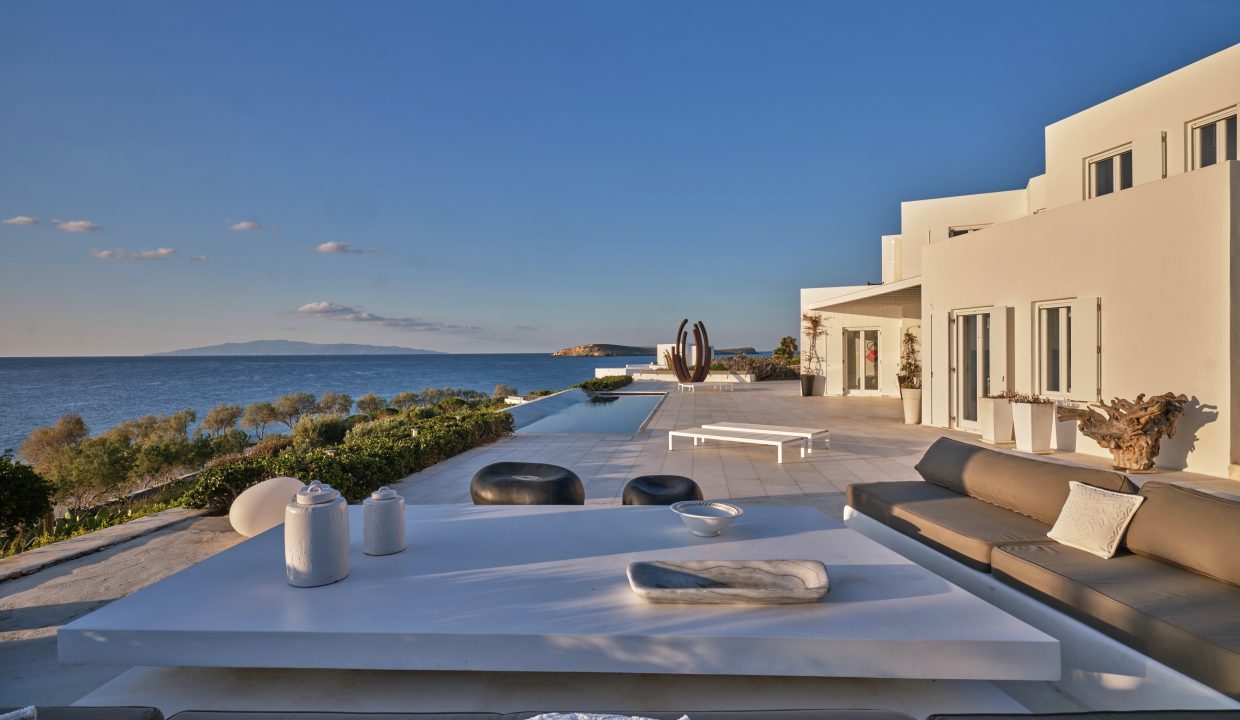 Portal Inmobiliario de Lujo en Paros, presenta finca exclusiva venta en Cícladas, inmueble de lujo para comprar y villa lujosa en venta en Egeo Meridional.