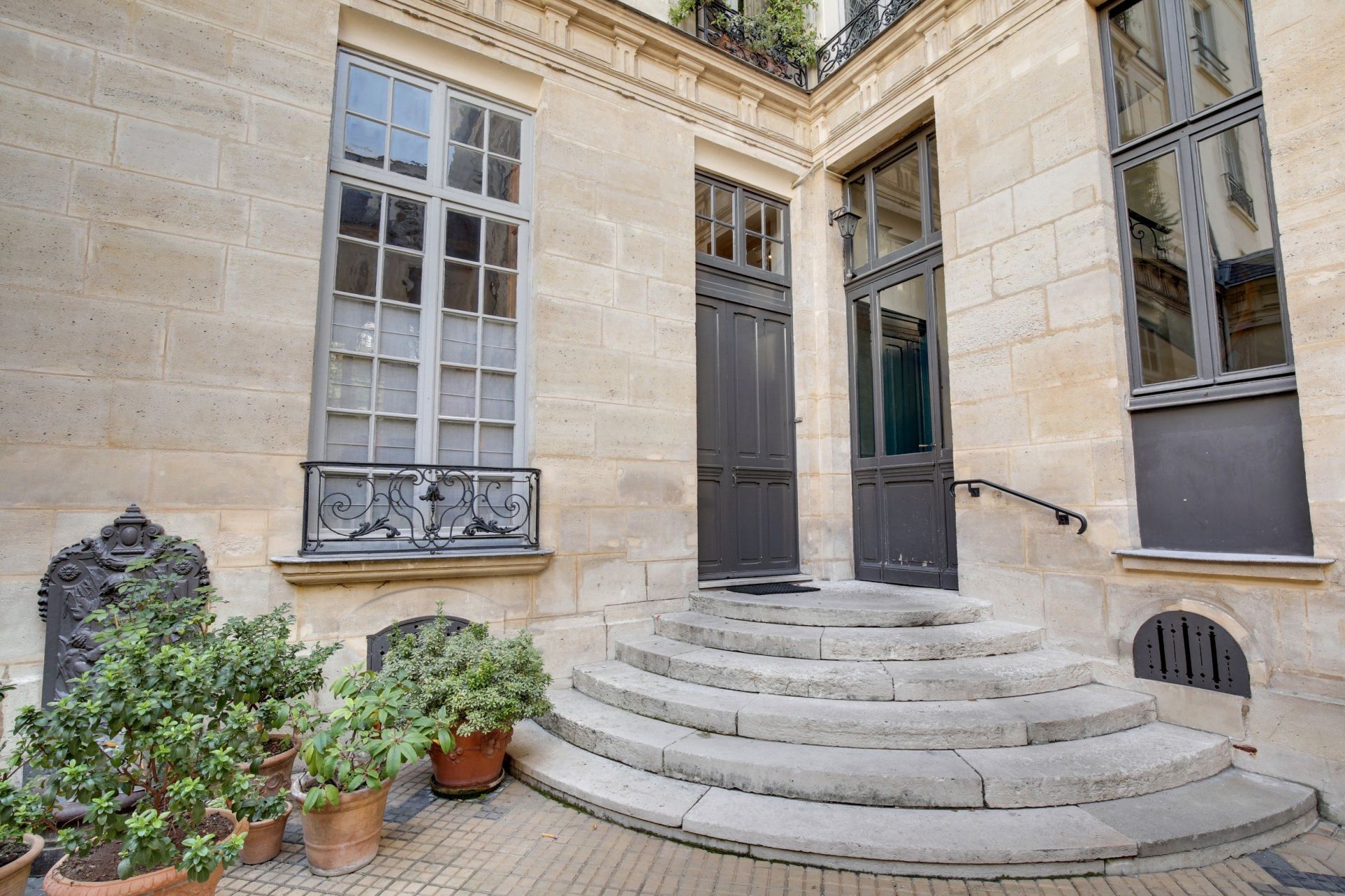 Portal Inmobiliario de Lujo en Paris, presenta piso de lujo venta en Saint-Germain-des-Prés, apartamento exclusivo para comprar y casas lujosas en venta en Francia.