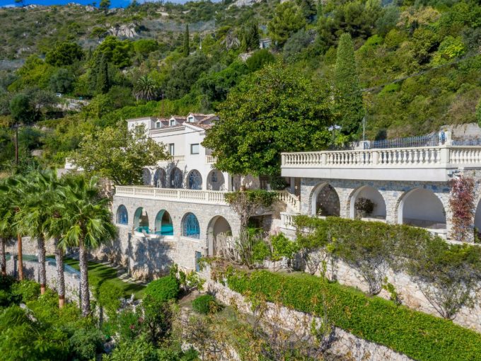 Portal Inmobiliario de Lujo en Roquebrune - Cap - Martin, presenta chalet de lujo venta en Provenza - Alpes - Costa Azul, villa exclusiva para comprar y viviendas independientes en venta en Mónaco.