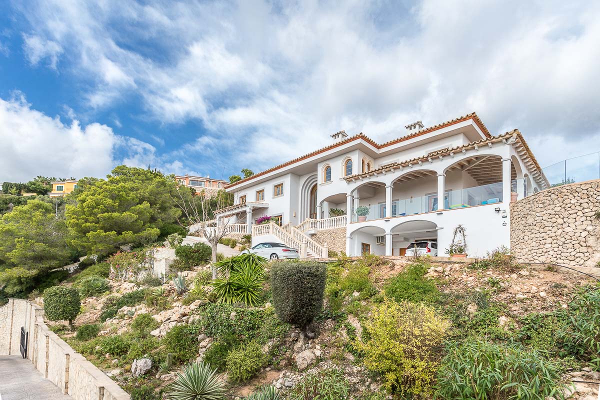 Portal Inmobiliario de Lujo en Costa d'En Blanes, presenta chalet de lujo venta en Mallorca, casa lujosa para comprar y vivienda independiente en venta en Calvià.