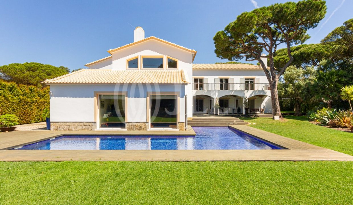 Portal Inmobiliario de Lujo en Quinta da Marinha, presenta chalet de lujo venta en Lisboa, villas premium para comprar y propiedades independientes en venta en Cascais.
