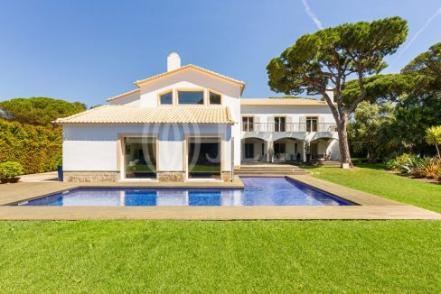 Portal Inmobiliario de Lujo en Quinta da Marinha, presenta chalet de lujo venta en Lisboa, villas premium para comprar y propiedades independientes en venta en Cascais.