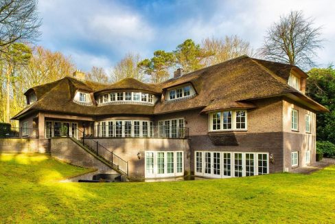 Portal Inmobiliario de Lujo en Uden, presenta chalet exclusivo venta en Holanda Septentrional, propiedad de lujo para comprar y villa lujosa en venta en Países Bajos.