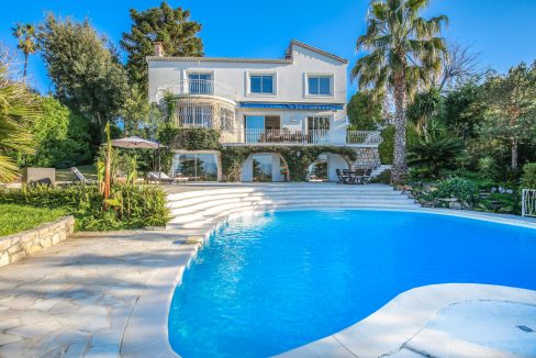 Portal Inmobiliario de Lujo en Antibes, presenta chalet lujoso venta en Riviera Francesa, inmuebles de lujo para comprar y propiedades independientes en venta en Francia.
