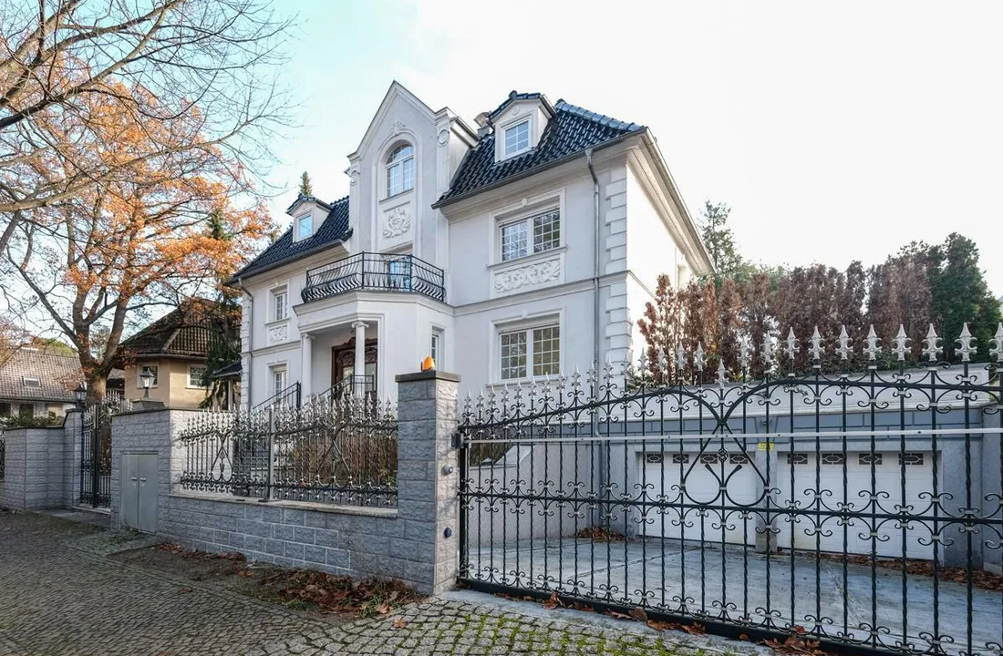 Portal Inmobiliario de Lujo en Berlín, presenta chalet de lujo venta en Alemania, inmuebles exclusivos para comprar y residencia lujosa en venta en Schmargendorf.