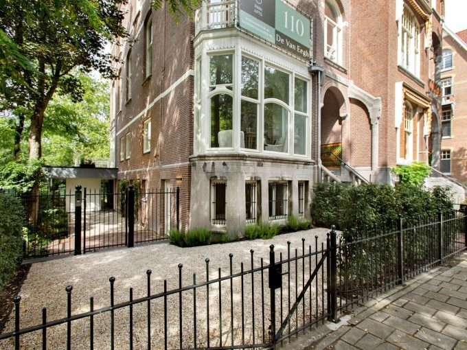 Portal Inmobiliario de Lujo en Ámsterdam, presenta piso bajo de lujo venta en Países Bajos, apartamento lujoso para comprar y vivienda deluxe en venta en Apollobuurt.
