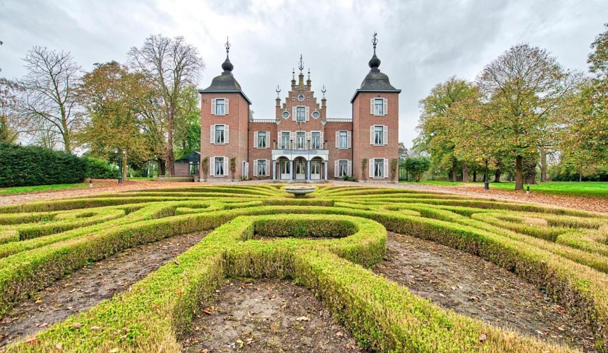 Portal Inmobiliario de Lujo en Roosteren, presenta castillo exclusivo venta en Países Bajos, inmueble histórico  para comprar y propiedad lujosa en venta en Limburgo.