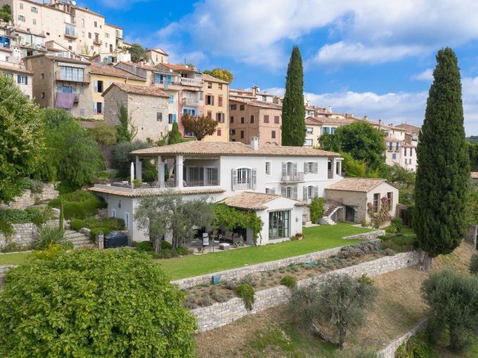 Portal Inmobiliario de Lujo en Chateauneuf De Grasse, presenta villa de lujo venta en Riviera Francesa, villa exclusiva para comprar y viviendas lujosas en venta en Francia.