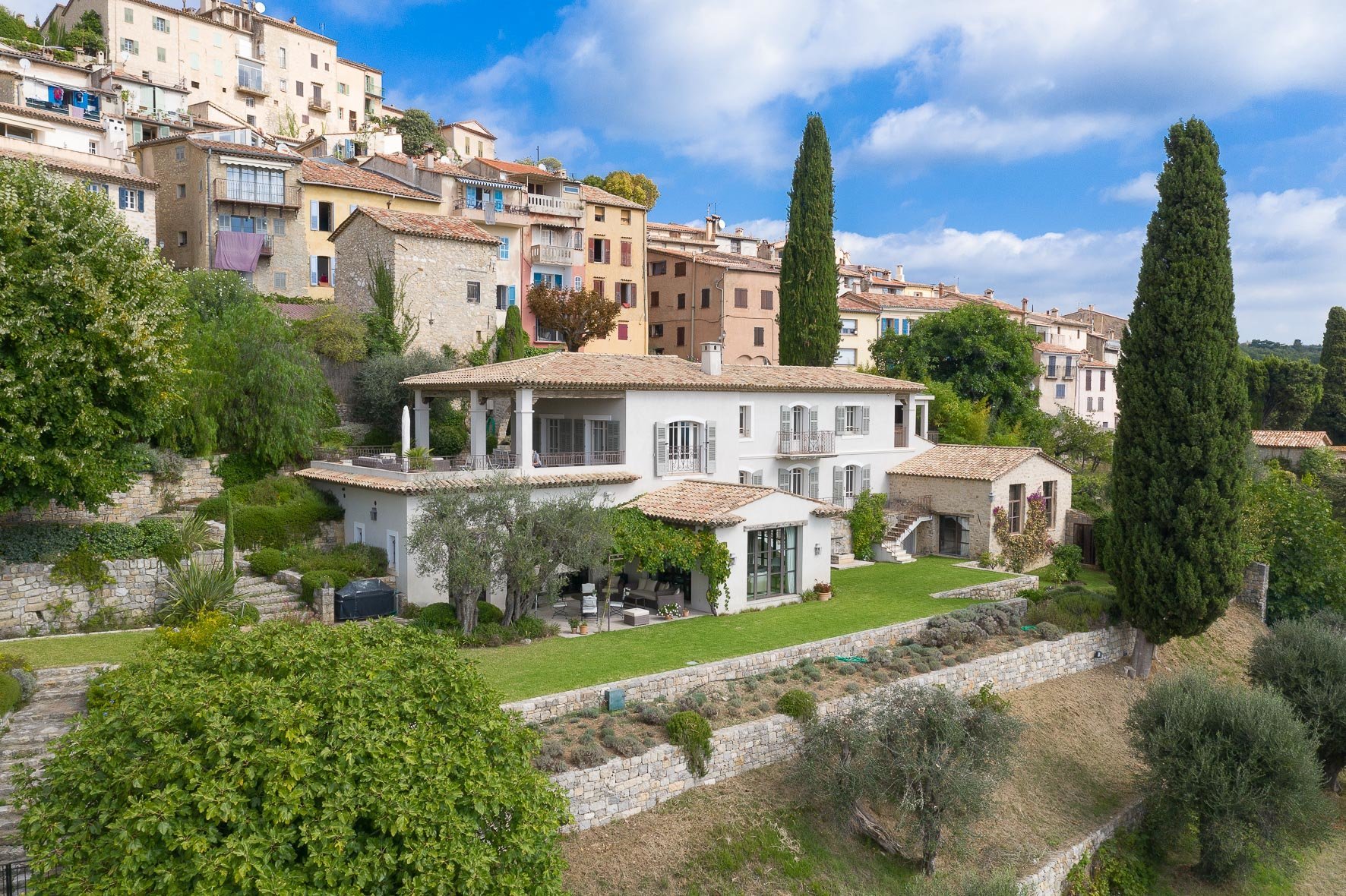 Portal Inmobiliario de Lujo en Chateauneuf De Grasse, presenta villa de lujo venta en Riviera Francesa, villa exclusiva para comprar y viviendas lujosas en venta en Francia.