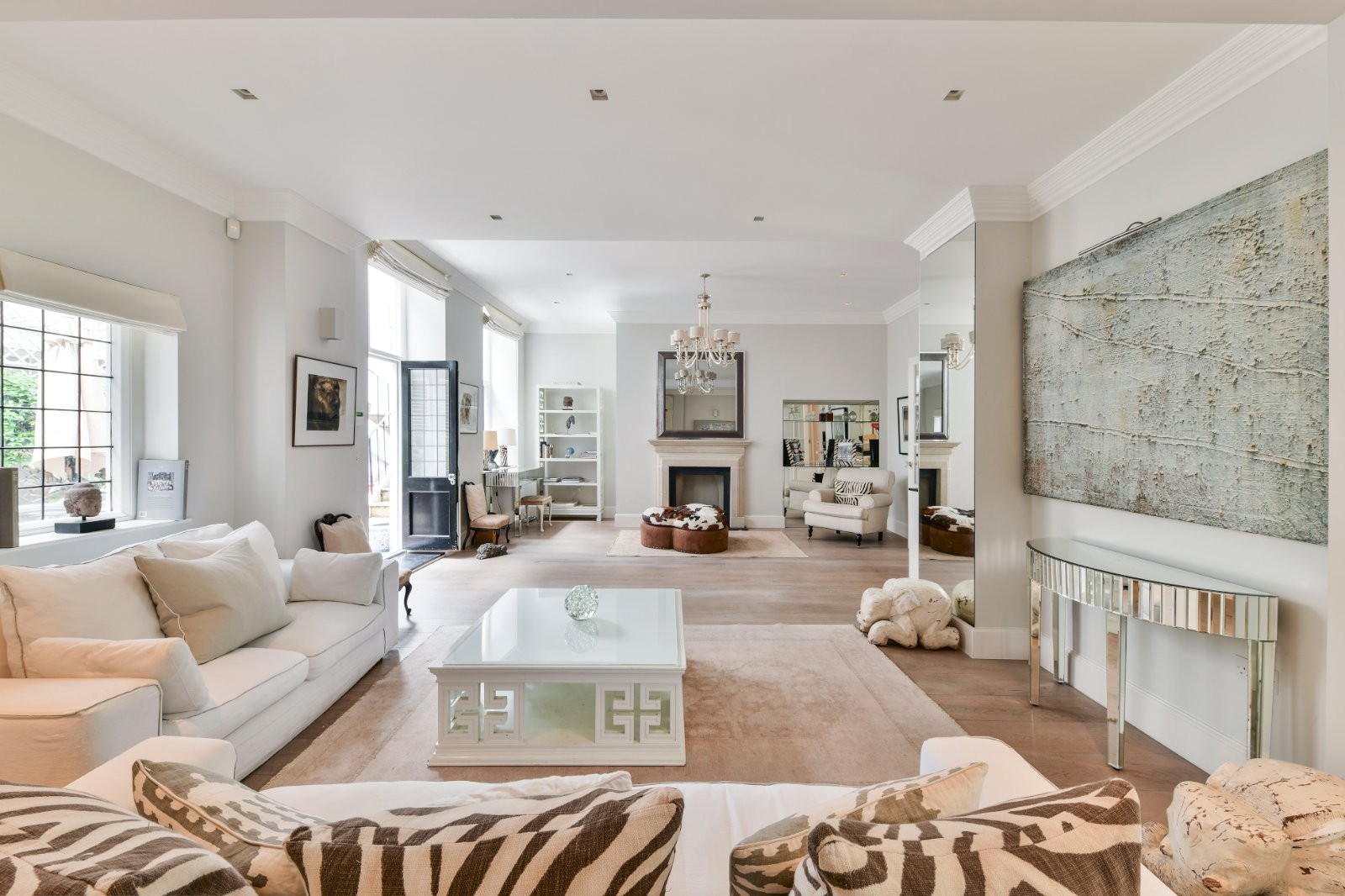 Portal Inmobiliario de Lujo en Knightsbridge, presenta apartamento de lujo venta en Londres, piso lujoso para comprar y casa exclusiva en venta en Inglaterra.