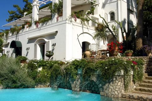 Portal Inmobiliario de Lujo en Anacapri, presenta chalet de lujo venta en Nápoles, vivienda de alta gama para comprar y villa lujosa en venta en Capri.