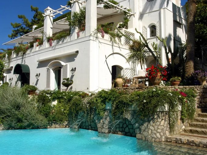 Portal Inmobiliario de Lujo en Anacapri, presenta chalet de lujo venta en Nápoles, vivienda de alta gama para comprar y villa lujosa en venta en Capri.
