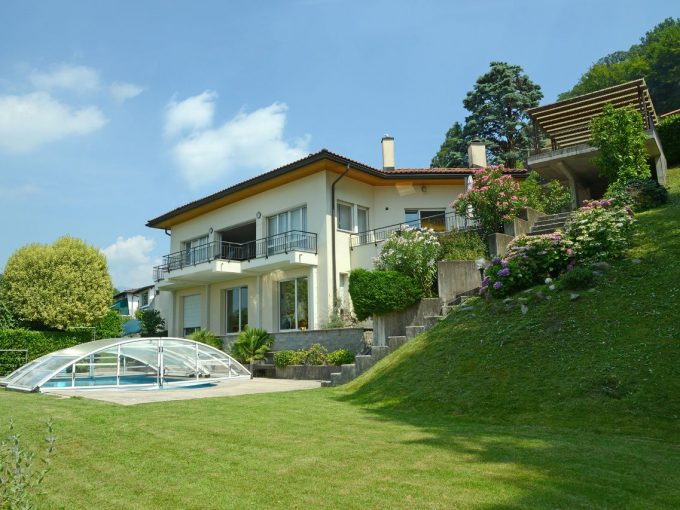 Portal Inmobiliario de Lujo en Montagnola, presenta chalet de lujo venta en Collina d'Oro, villa lujosa para comprar y propiedad independiente en venta en Lugano.