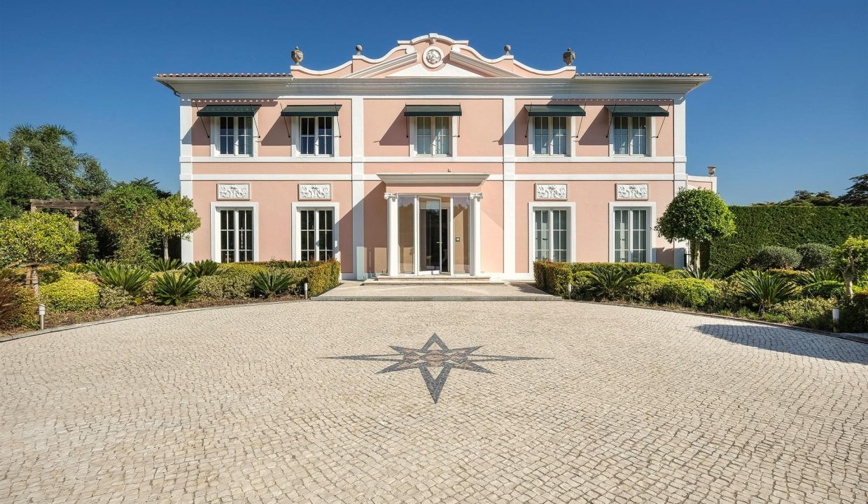 Portal Inmobiliario de Lujo en Quinta da Marinha, presenta chalet de lujo venta en Cascais, vivienda clásica para comprar y casa independiente en venta en Lisboa.